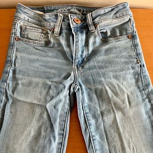 American Eagle skinny jeans. EUC. Size 00. Barely worn.